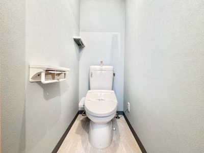 【トイレ】 | ハイム伏見A棟 | 暖房便座・温水洗浄機能付きで寒い時期も安心です。