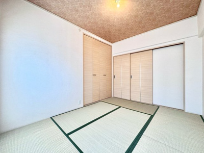 【和室】 | ハイム伏見A棟 | 【和室6帖】畳新調済です。和室はリラックス効果が高く、一年を通して快適な湿度を保つため、様々な用途に応じて活用できます。