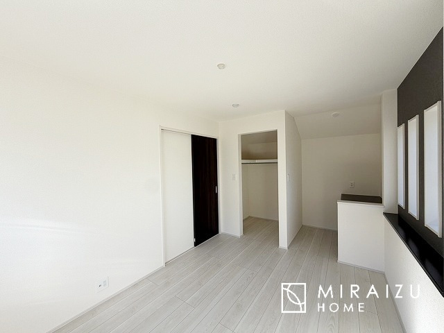 【外観】 | プライバシー性と開放感を高める住環境。陽当たりの良い開かれたロケーションを活かし、心地よい暮らしをプランニング
