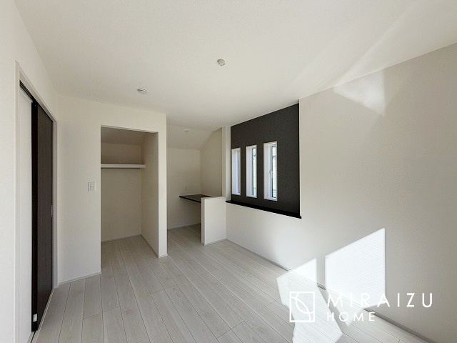 【その他】 | 食洗器付きのキッチンです。忙しい奥様の家事を助ける、なくてはならない嬉しい設備ですよね。食洗器は手荒れの心配もなく、油汚れも高温でスッキリ落ちるので、お片付けも苦にならないメリットがございます。