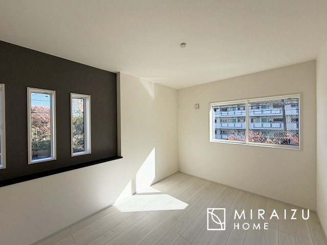 【その他】 | お掃除もしやすい大き目のシンクです。耐熱性・耐久性・対磨耗性が高いというメリットがございます。お掃除が苦手な方でもいつでも綺麗に楽にメンテナンスが可能です。