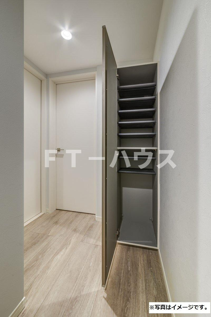 習志野市津田沼３丁目のアパートの玄関