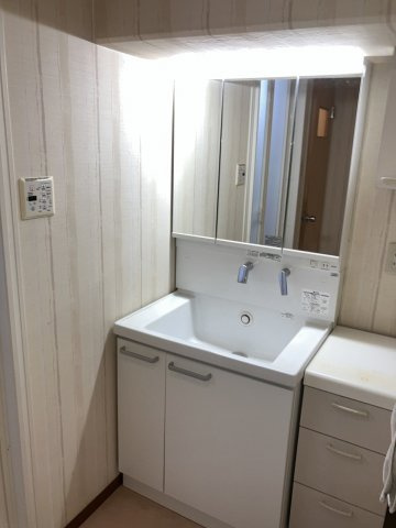 進和山科ハイライフの独立洗面台|朝の身支度がスムーズに行える独立洗面台