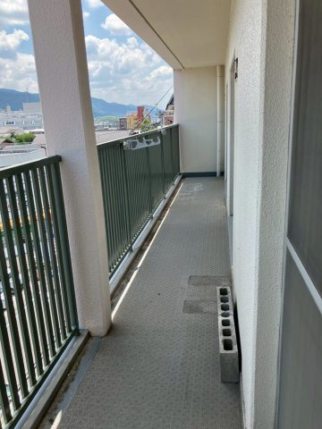 進和山科ハイライフのバルコニー|東向きのバルコニー　5階部分のため眺望良好