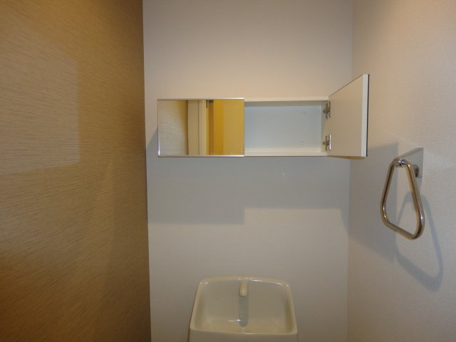 ソレイユⅡのトイレ|上部　収納