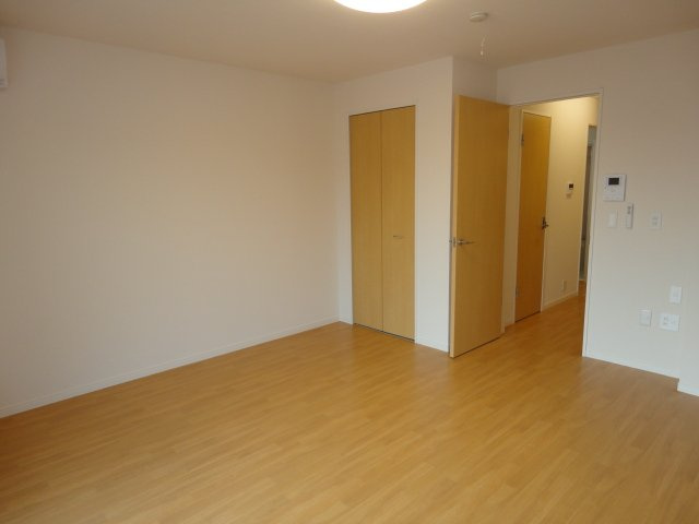 ソレイユⅡの居間・リビング|洋室