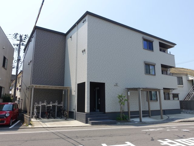 新潟市中央区幸町のアパートの外観