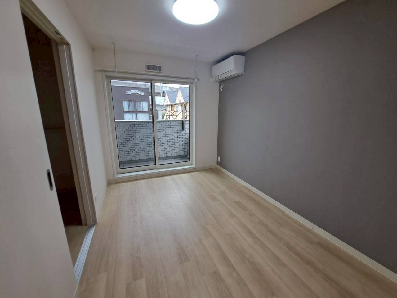 新潟市中央区幸町のアパートの居間・リビング