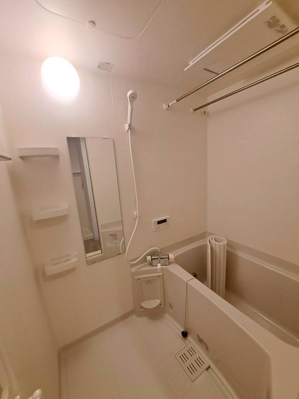 新潟市中央区幸町のアパートの浴室