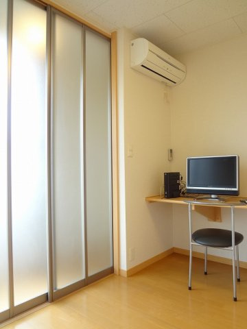 レオパレスＹＯＵの居間・リビング