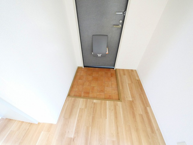 ブリーズ大安寺Ｂ　Ｃの玄関|収納もある玄関です