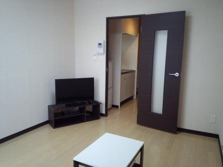 レオネクストすみれの居間・リビング|家具・家電が付くお部屋です