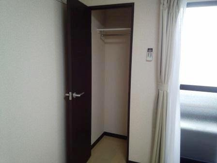 レオネクストすみれの内装|大切な衣類をたっぷり収納出来るクローゼットです