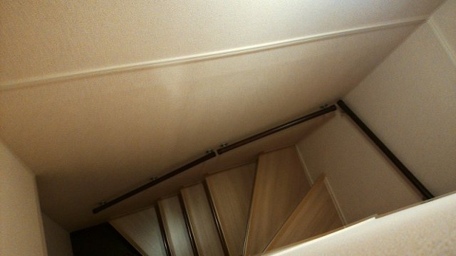 レオネクストすみれのその他|手すり付きの階段です