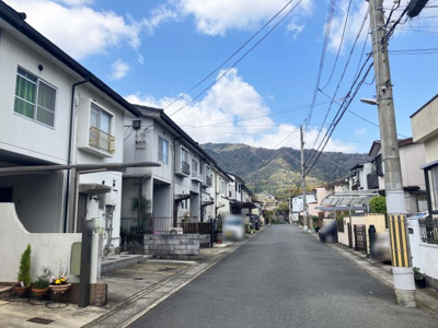 【前面道路含む現地写真】 | 大枝西新林町三丁目テラスハウス