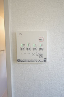 【冷暖房・空調設備】 | 【仲介手数料無料！！】日野市石田1丁目　新築戸建て（全2棟）1号棟　5699万円 | 浴室暖房