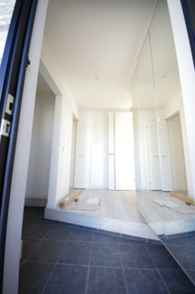 【玄関】 | 【仲介手数料無料！！】日野市石田1丁目　新築戸建て（全2棟）1号棟　5699万円