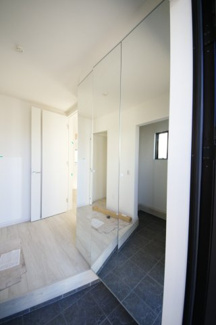 【収納】 | 【仲介手数料無料！！】日野市石田1丁目　新築戸建て（全2棟）1号棟　5699万円 | 玄関収納