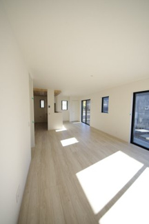 【居間・リビング】 | 【仲介手数料無料！！】日野市石田1丁目　新築戸建て（全2棟）1号棟　5699万円