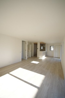 【居間・リビング】 | 【仲介手数料無料！！】日野市石田1丁目　新築戸建て（全2棟）1号棟　5699万円