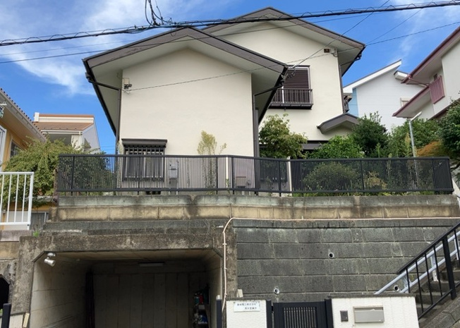 【構造・工法・仕様】 | 木造住宅とは土台、壁、柱など建築物の強度を支える構造体の材に木が使用されている構造を指します。構造体は建物の自重を支えるだけではなく風圧や水圧、積裁荷重などあらゆる衝撃に耐えるための基礎です。