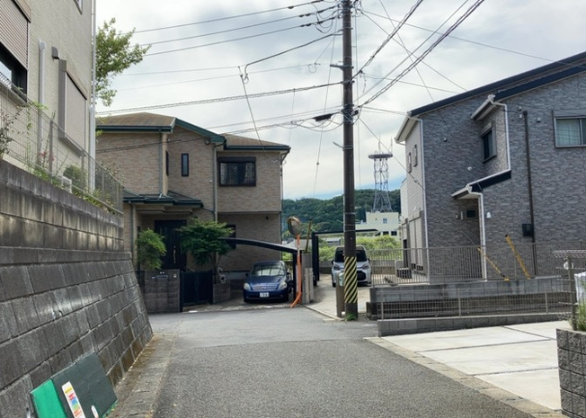 【展望】 | 桜や紅葉の名所に出かける人は多いと思いますが、家にいながら季節の移ろいを感じる生活を送りませんか？リビングや窓から見える景色が生活を彩るワンポイントに！現地から見える景色を堪能してみては如何でしょう。