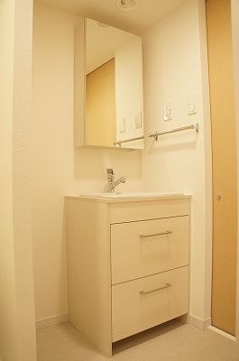 リブリ・シャルマンの独立洗面台|コンパクトで使いやすい洗面所