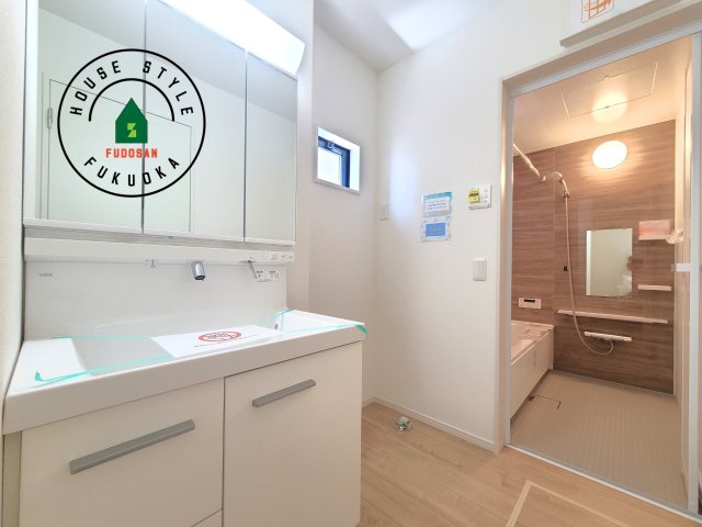 福岡市西区今宿東1丁目第1-3棟（3号棟）　の内観：施工例|ゆとりの洗面スペースで朝の身支度もスムーズに。暮らしを快適に変えるシャワー付洗面台です！