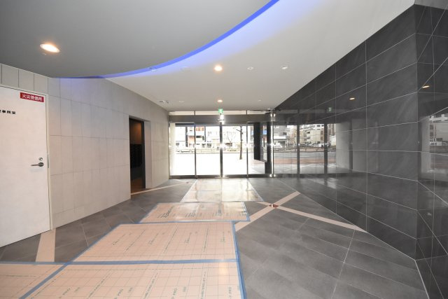 セレニテ難波リアンのエントランス