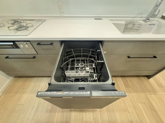 中野区江古田1丁目 全5棟 D号棟のキッチン|食後の片づけに便利な食器洗乾燥機(D号棟)