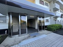 入間ビレッジ８号棟|マンション入り口です