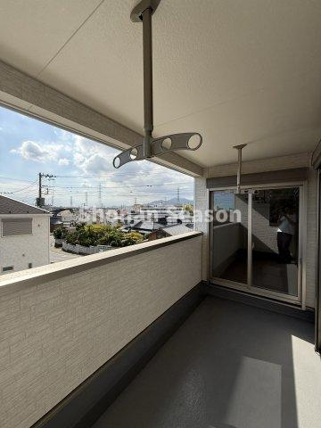 【バルコニー】 | 急な雨にも安心のインナーバルコニーです。２部屋から出入りができるので、家事動線も良好◎