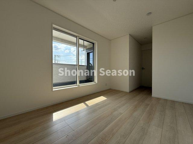 【洋室】 | ２階居室は６帖以上の広々空間！プライベートも充実いたします。