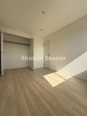 【洋室】 | お部屋ごと満遍なく陽ざしが差し込む！全居室南向きの４LDKのお住まいです。