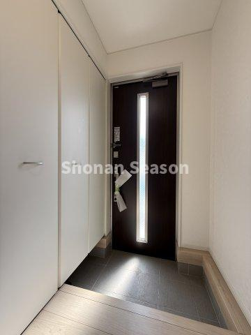 【玄関】 | 履物で散らかりがちな玄関も安心♪大容量のシューズBOX完備で、お出迎えも気持ちよくできますね。