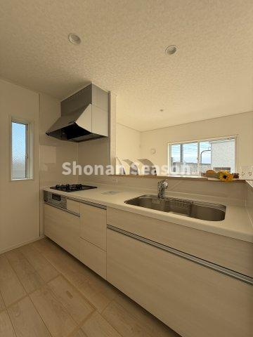 【キッチン】 | 使い勝手良好のシステムキッチンは対面式◎ご家族と会話が弾みます！