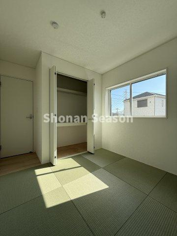 【和室】 | 井草薫柔らかな畳の和室あり！玄関から近く、客間としても使いやすいですよ。