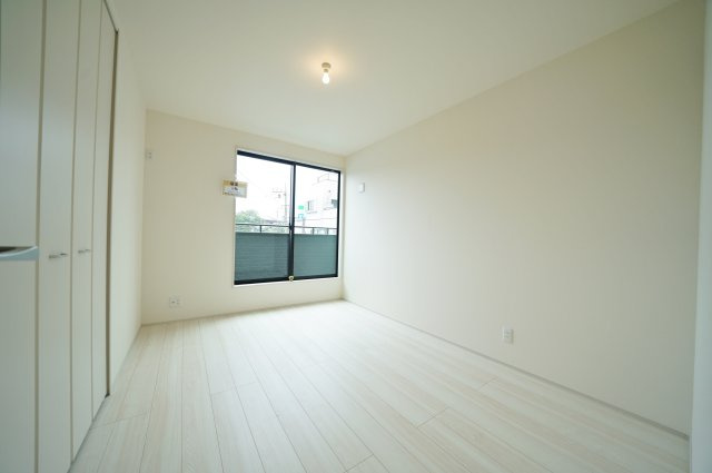 【横浜市旭区市沢町885-41全2棟新築戸建て】★仲介手数料無料★（市沢小学校・左近山中学校）の洋室