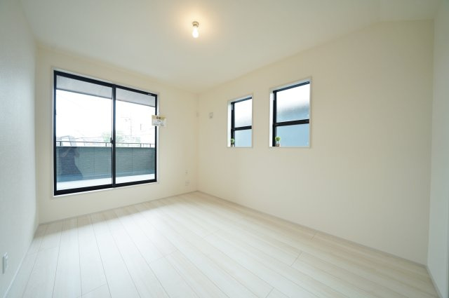 【横浜市旭区市沢町885-41全2棟新築戸建て】★仲介手数料無料★（市沢小学校・左近山中学校）の洋室