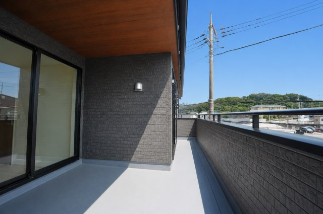 【横浜市旭区市沢町885-41全2棟新築戸建て】★仲介手数料無料★（市沢小学校・左近山中学校）のバルコニー