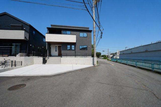 【横浜市旭区市沢町885-41全2棟新築戸建て】★仲介手数料無料★（市沢小学校・左近山中学校）の前面道路含む現地写真