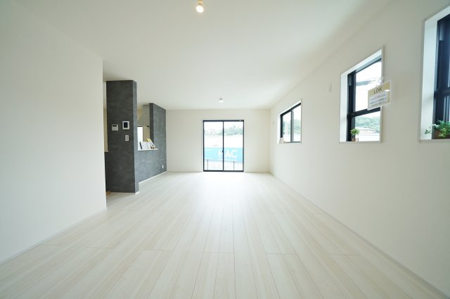 【横浜市旭区市沢町885-41全2棟新築戸建て】★仲介手数料無料★（市沢小学校・左近山中学校）の居間・リビング