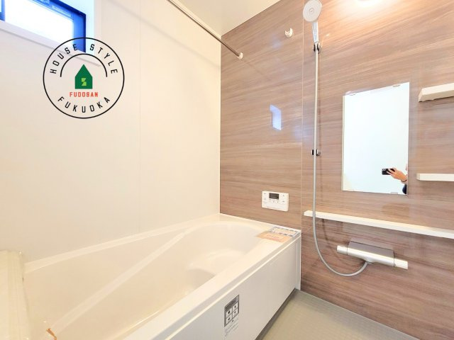 糟屋郡宇美町明神坂3丁目第2-1棟（1号棟）　の内観：施工例|1日の疲れを癒してくれる広々バスルーム。雨の日のお洗濯にも大活躍な浴室乾燥機付です！