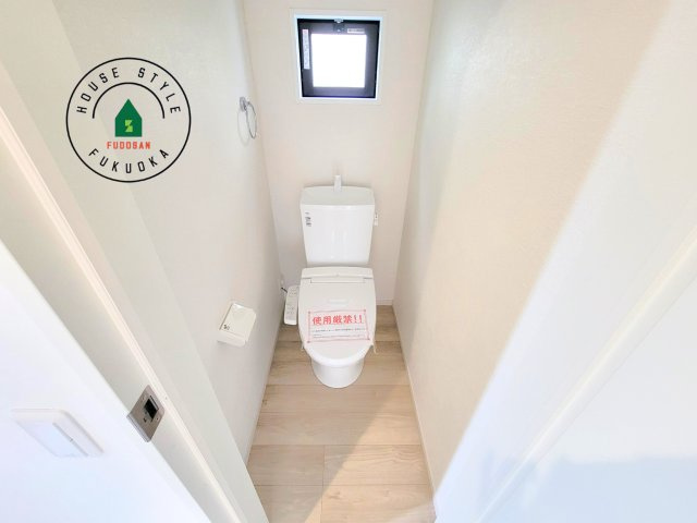 糟屋郡宇美町明神坂3丁目第2-1棟（1号棟）　の内観：施工例|温水洗浄便座を完備しております。2ヶ所にトイレがあるのは朝の慌ただしい時間も安心です。