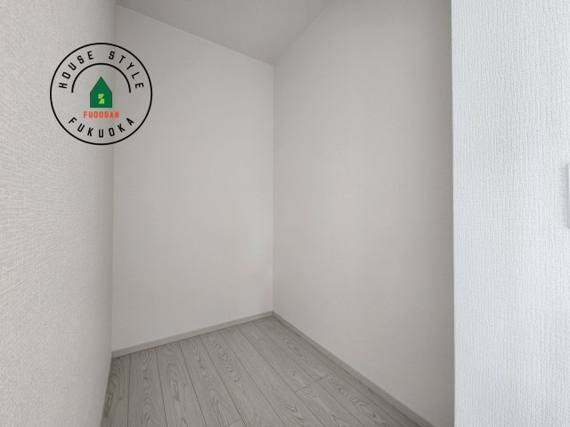 糟屋郡宇美町明神坂3丁目第2-1棟（1号棟）　の収納|洋服や大きな荷物が多い方や人数の多いご家族などは、一般的なクローゼットよりもウォークインクローゼットのほうが使い勝手が良いです。