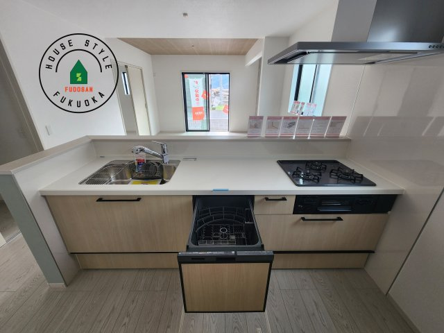 糟屋郡宇美町明神坂3丁目第2-1棟（1号棟）　のキッチン|ご家族を近くに感じられる対面キッチンのLDK。会話もはずみそうですね。