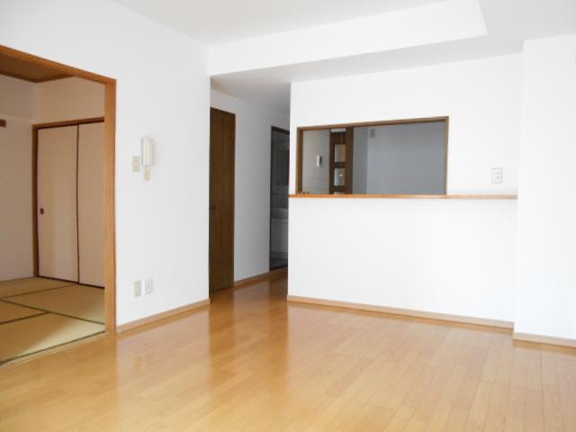 大和マンションの居間・リビング|ゆったりとした居間です