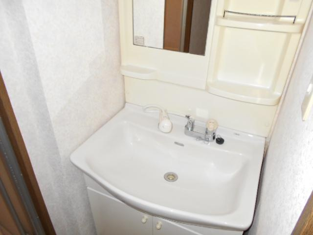 大和マンションの独立洗面台|独立洗面台あり、毎朝おしゃれに忙しい女性の方におすすめです