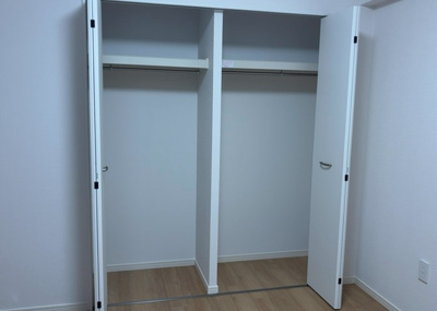 【収納】 | グランレガーロ | デザイン性を重視しすぎて収納が少なかった！なんてことにならないため、事前に現地で収納の数を確認しておくことをお勧めします。クローゼット以外にも床下収納や屋根裏収納、パントリーなどもチェックしましょう。