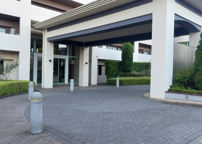 【エントランス】 | グランレガーロ | マンションのエントランスには、もともと風よけや防犯の役割がありますが、マンションによって宅配ボックスなどの設備が備わっている所もあります。日々の生活をイメージしながら生活しやすさをチェックしましょう。